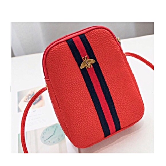 Embellished Bumble Bee Crossbody Bag - Picture 5 of 8